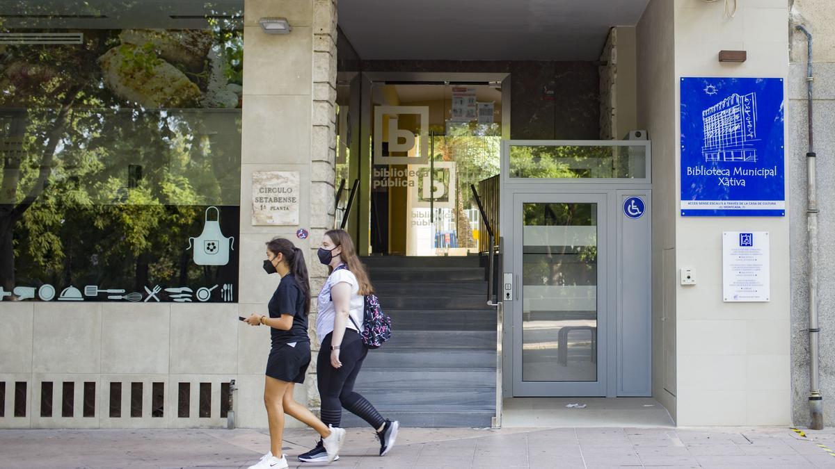 La biblioteca de Xàtiva, una de las beneficiarias de las ayudas, en una imagen de archivo.