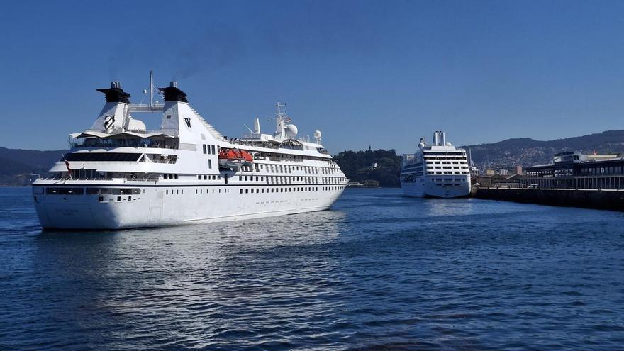 El «Star Legend» y el «Nautica» abren con una doble escala un intenso septiembre de cruceros en Vigo