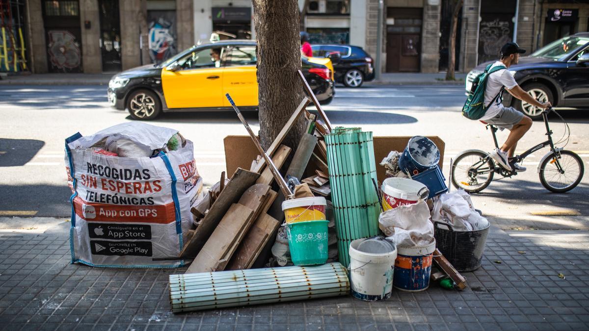 La limpieza de las calles, la segunda mayor preocupación ciudadana en Barcelona