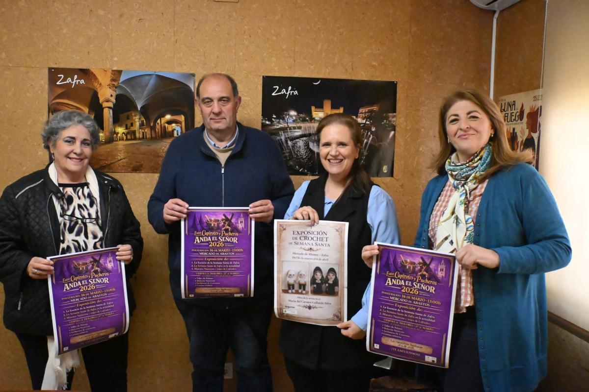 Presentación de ‘Entre Capirotes y Pucheros Anda el Señor’ .