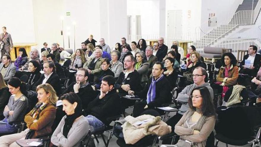 Parte del público que participó ayer en Laboral en el encuentro sobre coleccionismo y arte.