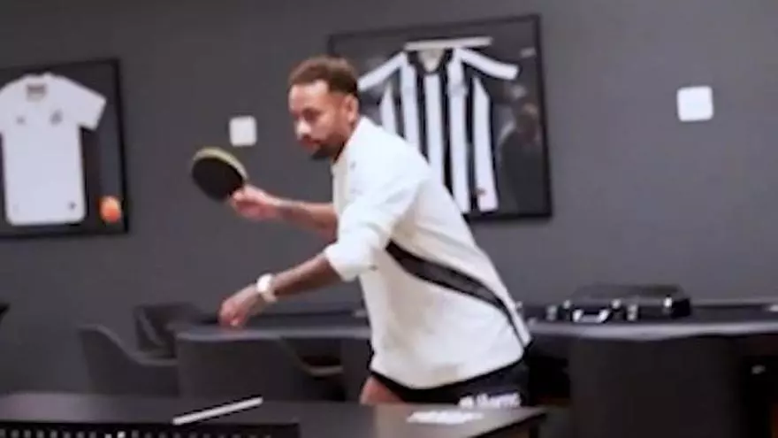 Neymar y Butler se divierten jugando al tenis de mesa