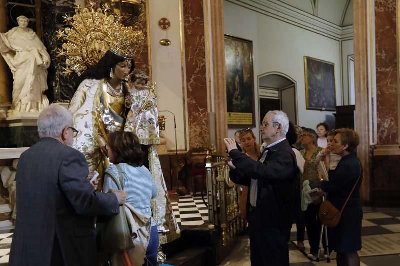 Besamanos en la Plaza de la Virgen