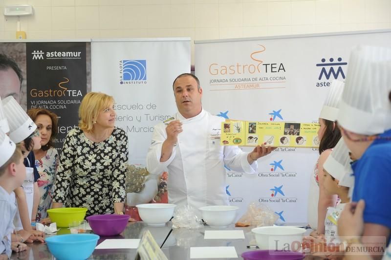 El chef Ángel León imparte en Murcia un taller de cocina para niños con autismo