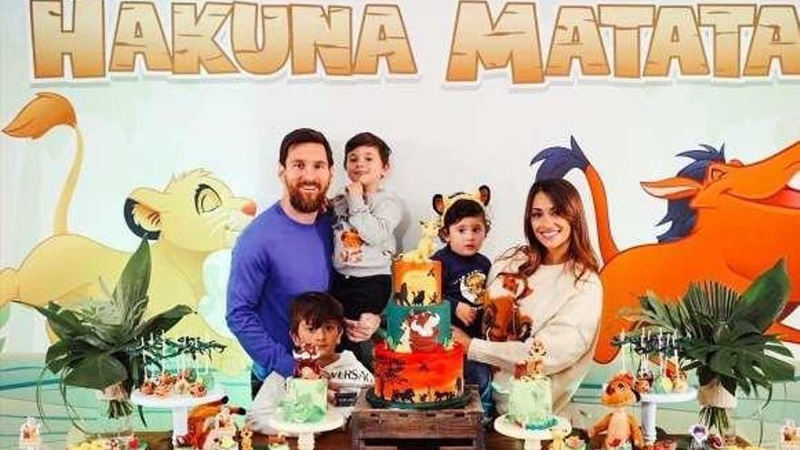 Messi, con Antonela Roccuzzo y sus hijos.