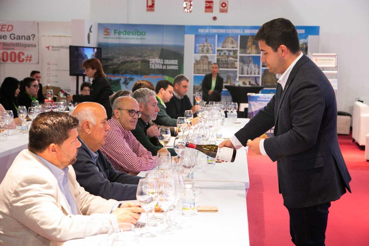 Bodegueros y profesionales del vino se dan cita estos días en Iberovinac.