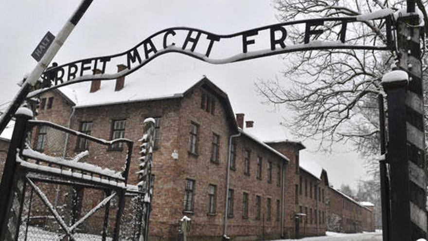 &quot;El trabajo os hará libres&quot;, en la verja de Auschwitz.