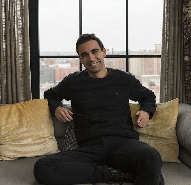 Alfonso Cobo en su apartamento de Nueva York