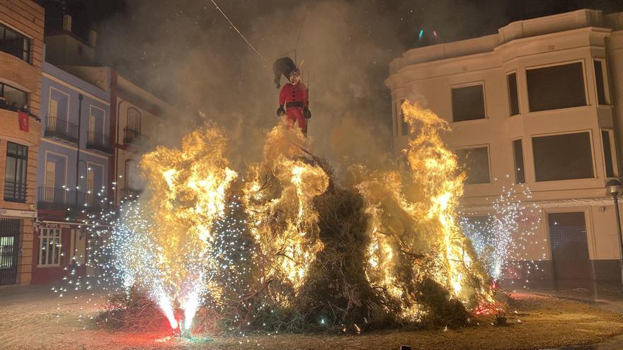 Benicarló recupera la &#039;cremà del dimoni&#039; de su Sant Antoni tras dos años