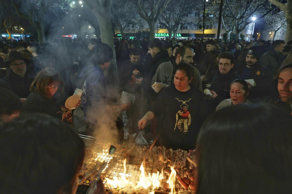 Sant Antoni se encomienda a sus fieles en un Primer Ball multitudinario en Manacor Sant Antoni se encomienda a sus fieles en un Primer Ball multitudinario en Manacor