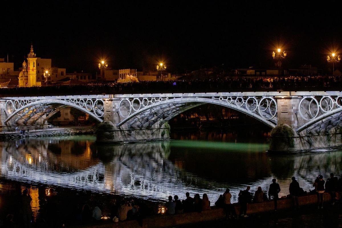 La Esperanza de Triana por el Puente