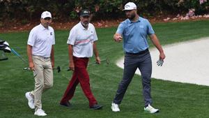 Sergio García, José María Olazábal y Jon Rahm, en una de las vueltas de entrenamiento previas al Masters