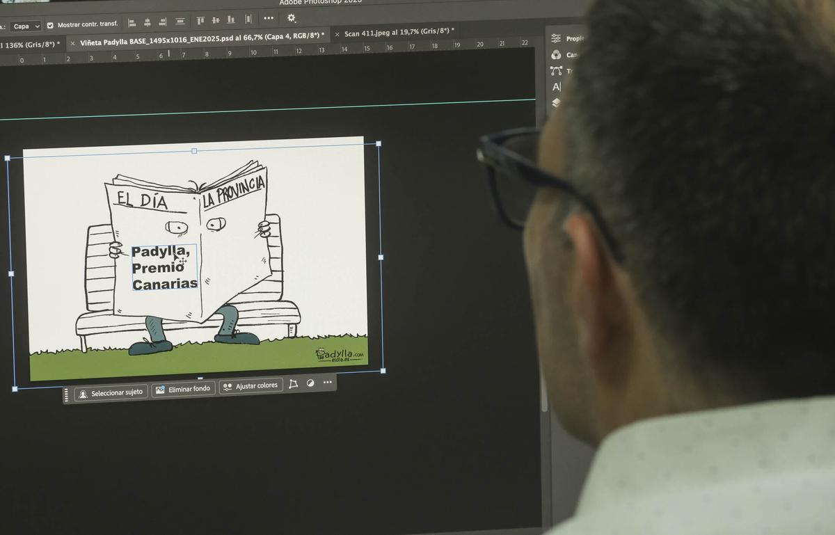 Padylla durante el proceso de elaboración de una viñeta.