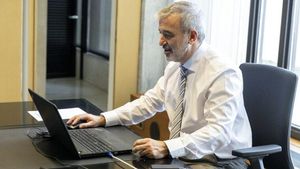 Lalcalde de Barcelona, Jaume Collboni, a la primera de les sessions