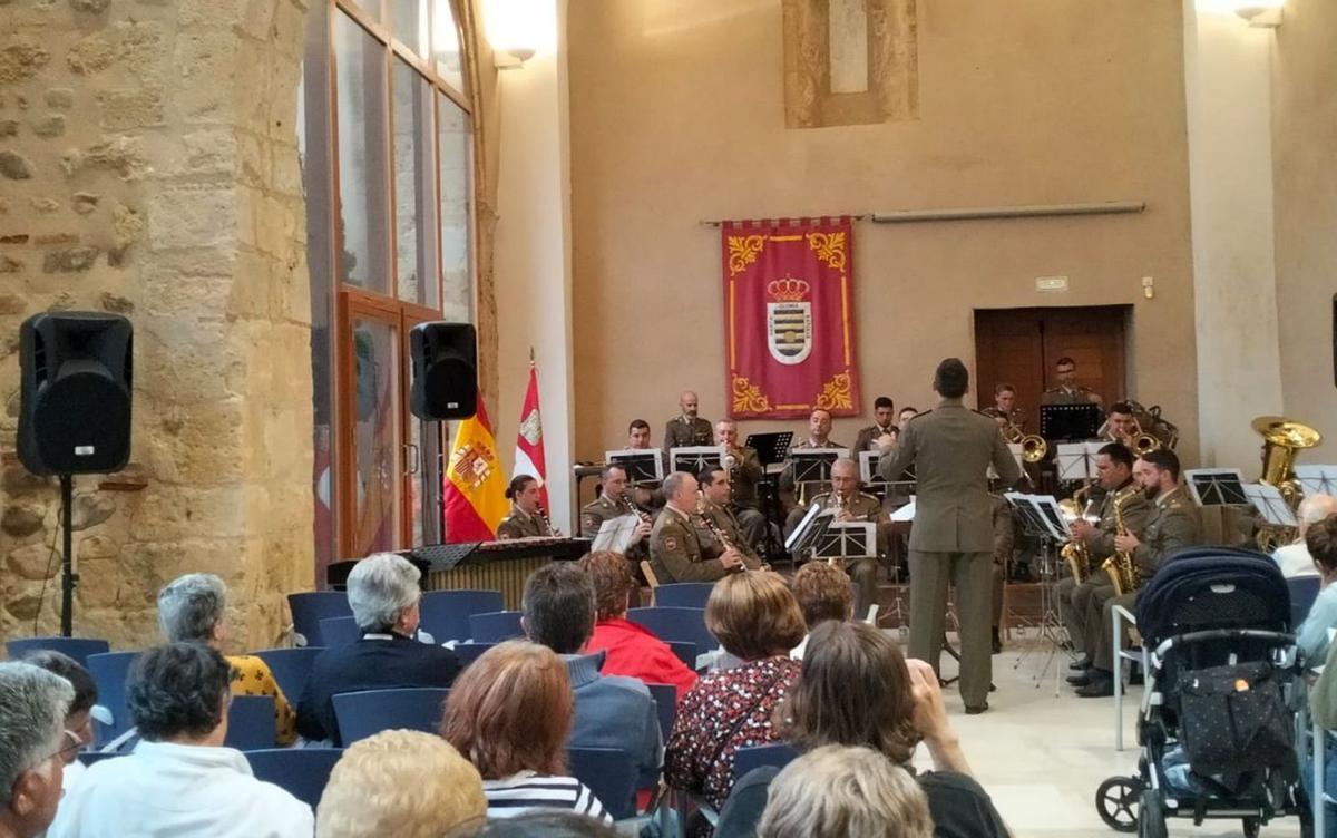 Música en la conmemoración del Día de las Fuerzas Armadas en Villalpando