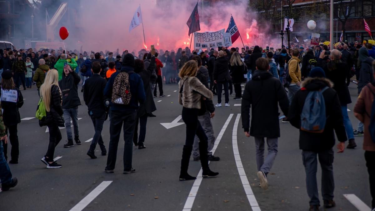 Protesta contras las restricciones en Países Bajos.