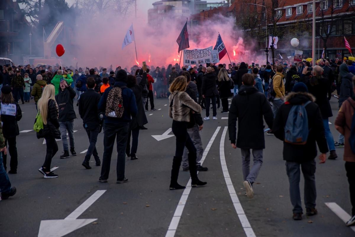 Protesta contras las restricciones en Países Bajos.