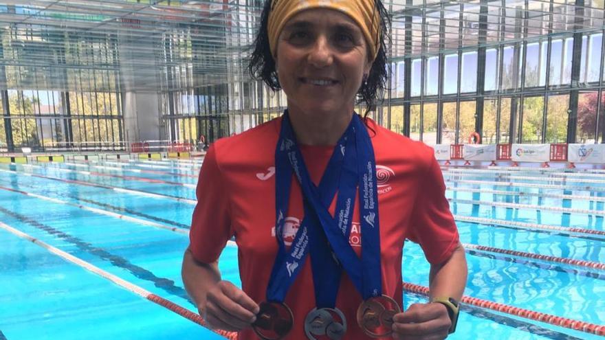 Pepa García, con sus tres medallas en el Nacional Master