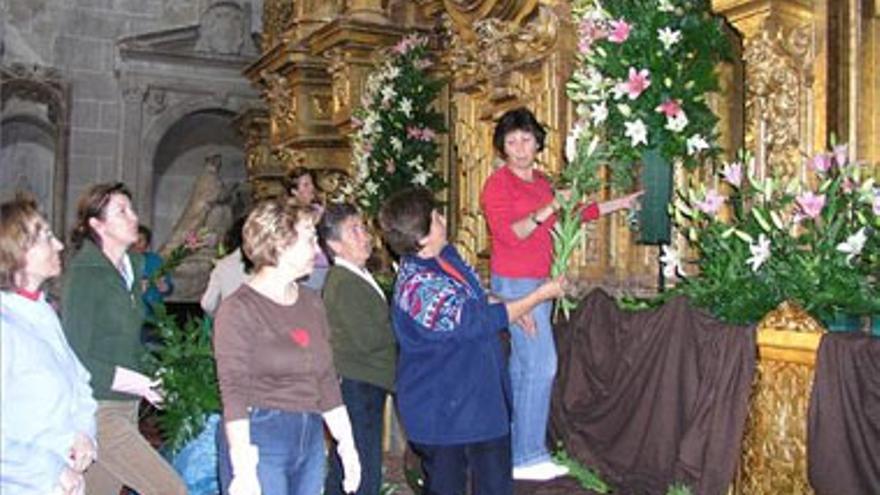 Miles de personas reciben a la Virgen de Argeme esta tarde