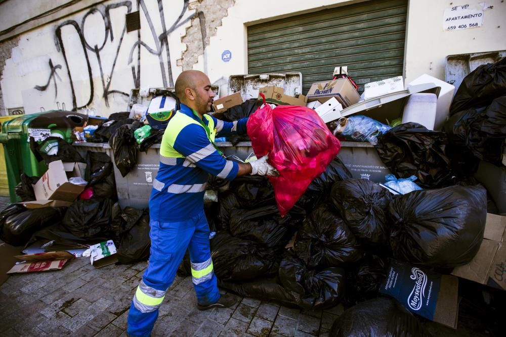 LA BASURA SE ACUMULA EN MÁLAGA EN EL SEGUNDO ...