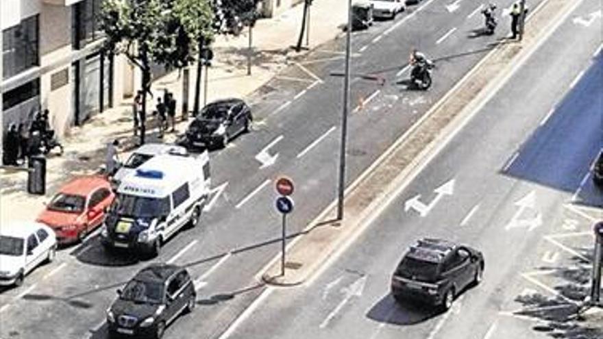 4 coches chocan en la avenida Vall d’Uixó