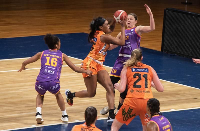 Partido de baloncesto femenino: Clarinos-Quesos El Pastor