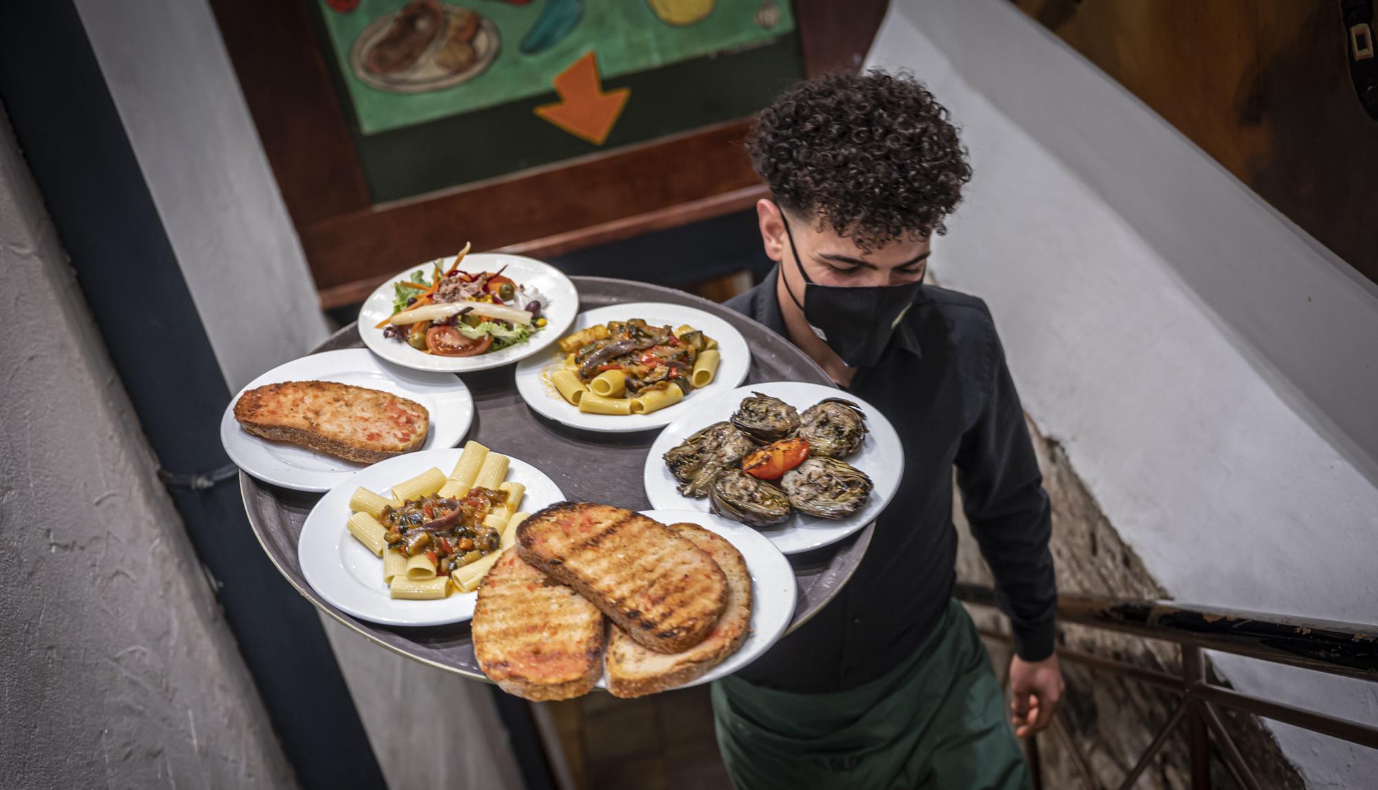 Camarero en una restaurante de Barcelona