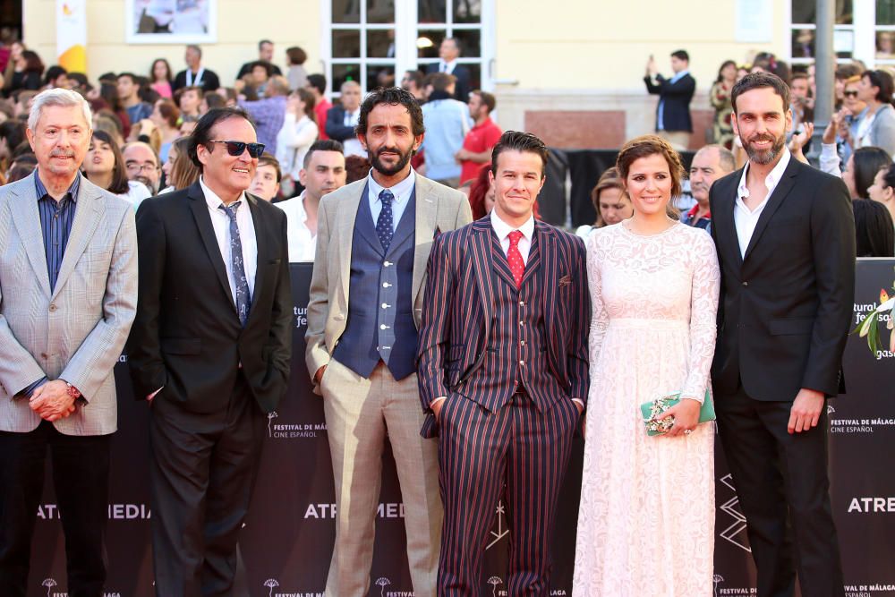 El Festival comienza con el tradicional baño de masas de los actores y actrices en la alfombra roja de la gala inaugural del certamen