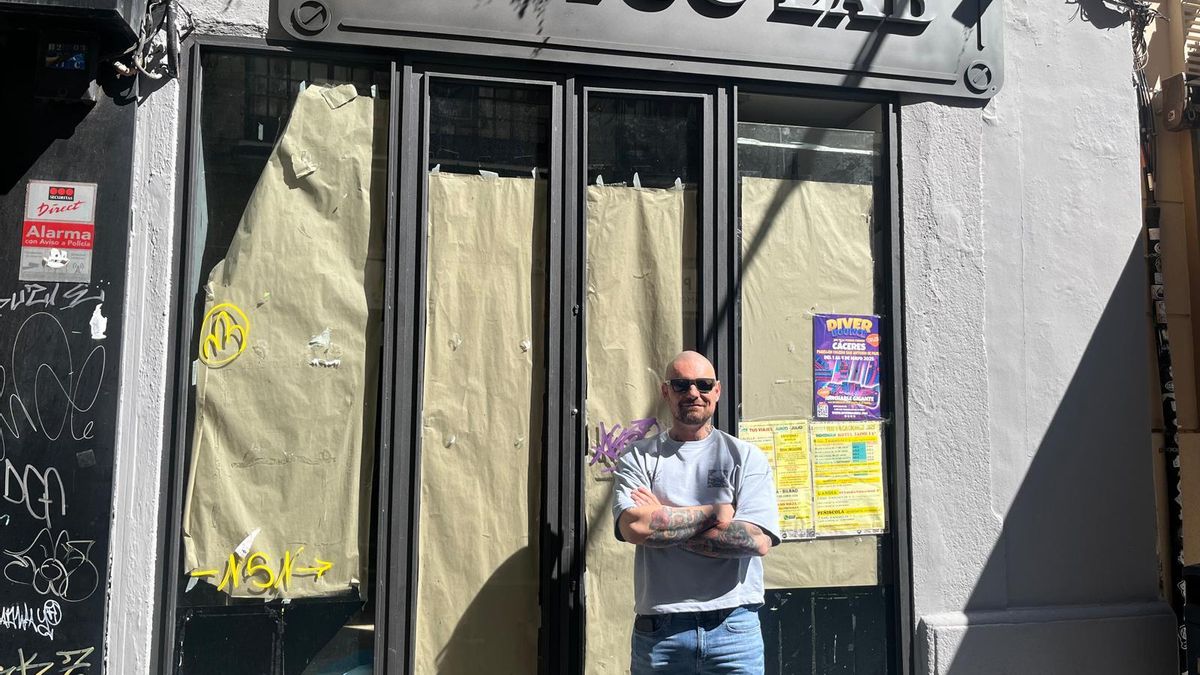 Carlos Jordán, en la puerta de 'Tattoo Lab'.