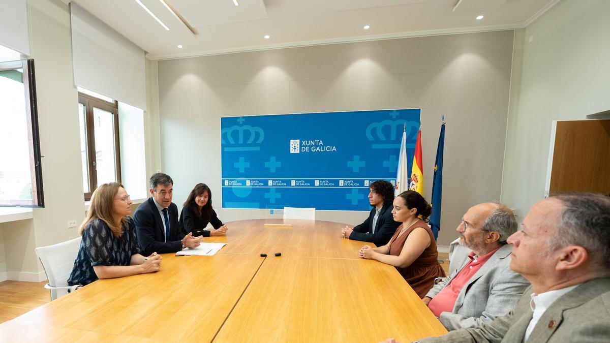 Román Rodríguez, con miembros de su equipo, se reúne con los tres nuevos investigadores fichados por el programa Oportunius.
