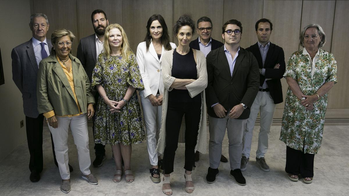 Rosa Cañadas con su equipo en la presentación de su candidatura