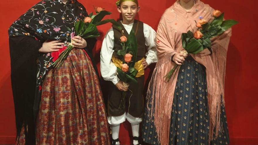 Elena y María del Pilar  Clos y Aritz Marín brillaron con sus actuaciones en el  Certamen Oficial de Jota de Zaragoza. | MIGUEL BERTOJO