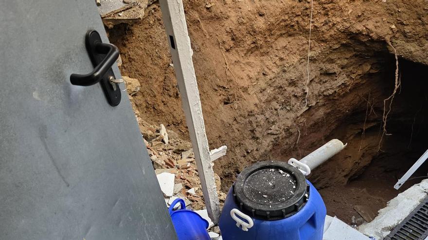 Un socavón de ocho metros obliga a desalojar cinco edificios en el Putxet sin causar heridos