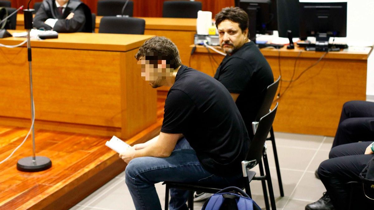 Al fondo, Jesús Rafael Hernández Dual, alias el Paletas, en el juicio celebrado en la Audiencia Provincial de Zaragoza el pasado 3 de julio.