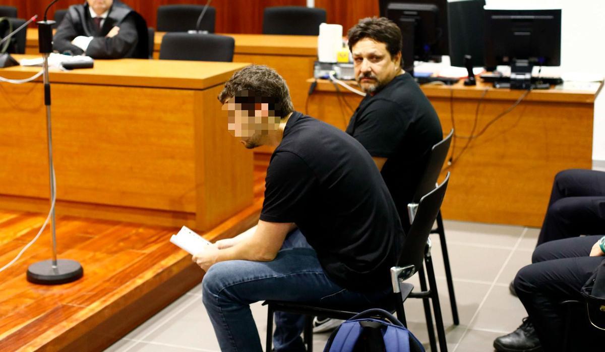 Al fondo, Jesús Rafael Hernández Dual, alias el Paletas, en el juicio celebrado en la Audiencia Provincial de Zaragoza el 2 de julio de 2025.