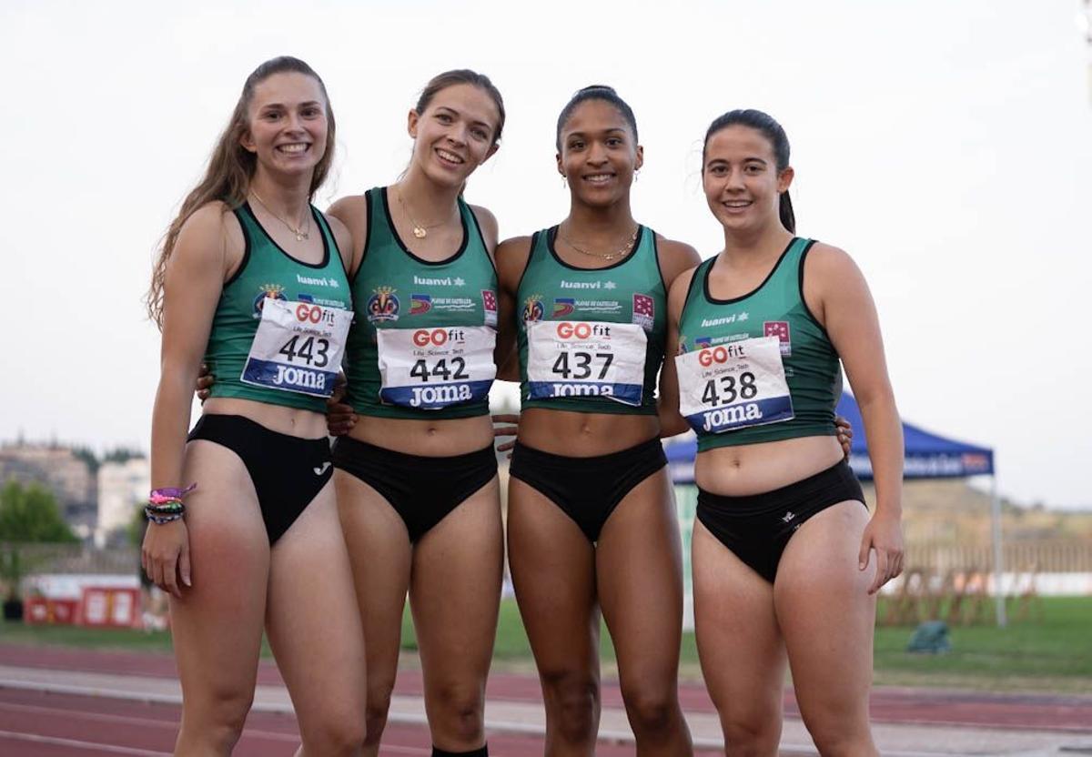 Las componentes del equipo de relevo femenino 4x1 del Playas de Castellón sub-20.