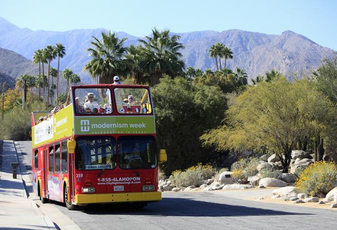Tour en Bus por la Modernism Week en Palm Springs