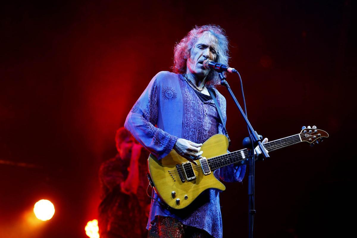 Robe Iniesta en el último concierto que ofreció en Zaragoza, en noviembre de 2022.