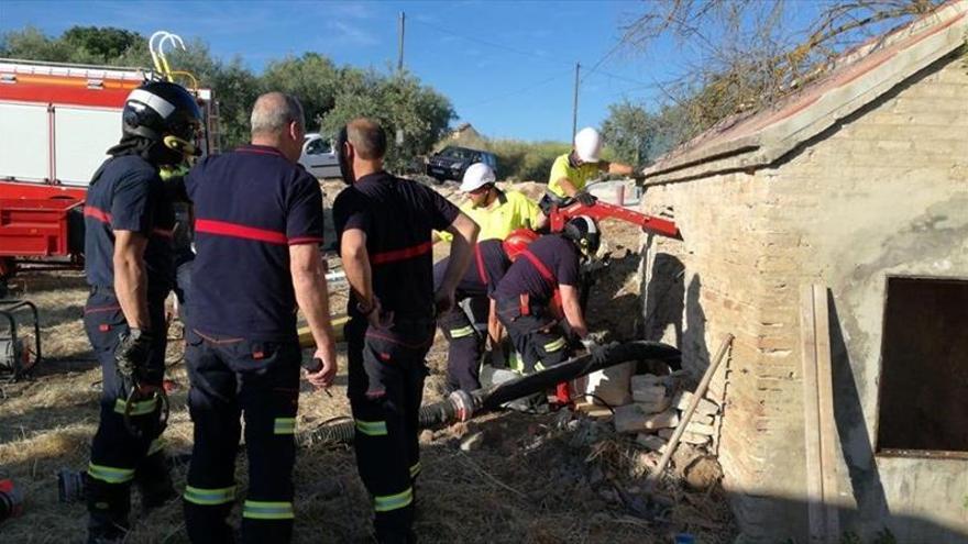 La limpieza de un aljibe busca evitar vertidos en las piscinas