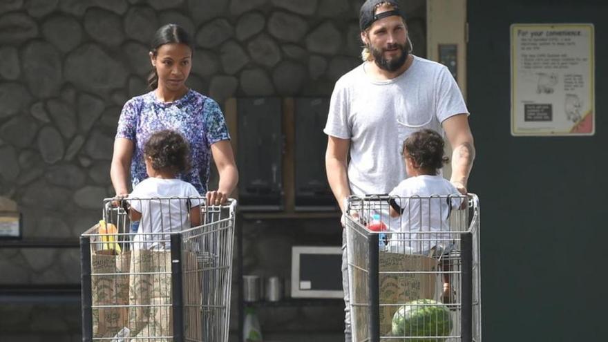 Zoe Saldana, de compras en el súper