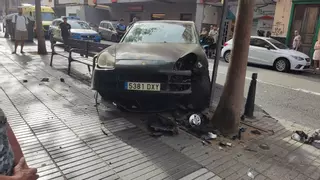 Aparatoso choque en el Puerto: un conductor ebrio arrolla un taxi con un porsche