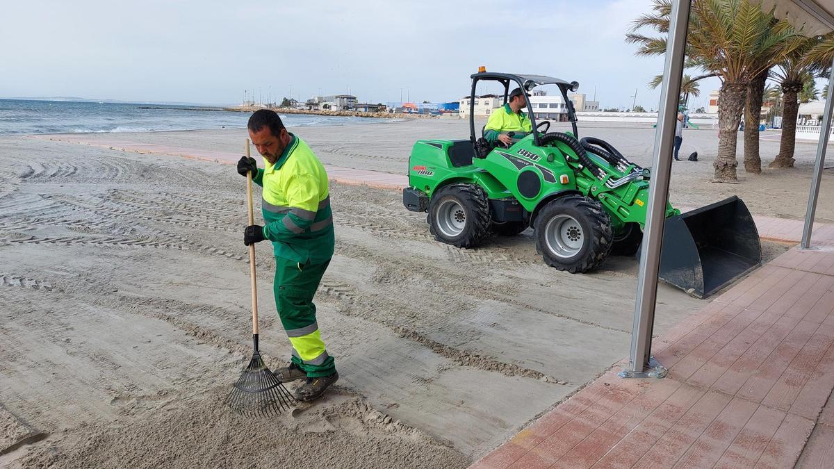 Trabajos en el litoral de Santa Pola