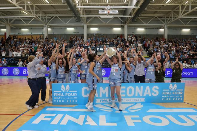 El Celta Zorka celebra su ascenso a la élite del baloncesto