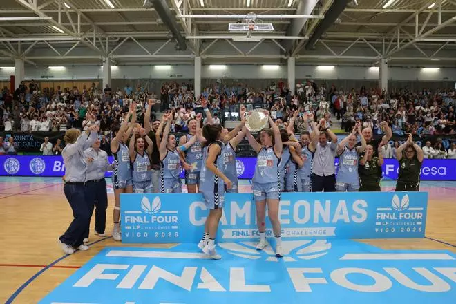 El Celta Zorka celebra su ascenso a la élite del baloncesto