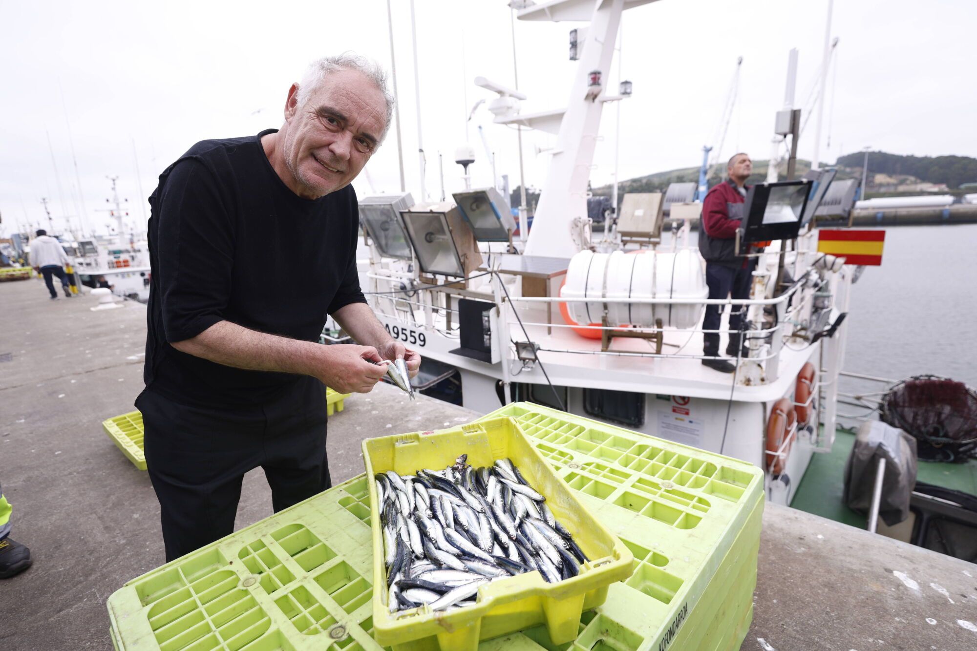 Ferrán Adrià, entre bonitos y bocartes, elogia la capacidad de Asturias de "innovar desde el mar"