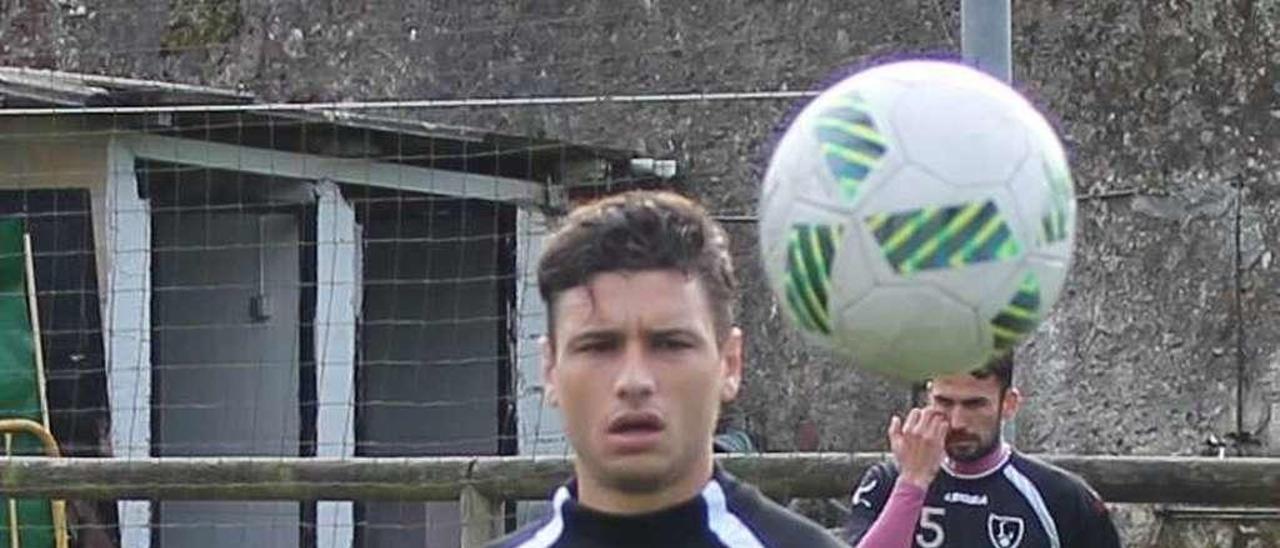 Rubén Sánchez, durante un entrenamiento del Lealtad.