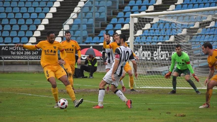 El Badajoz quiere tumbar en su estadio a otro líder, el Melilla