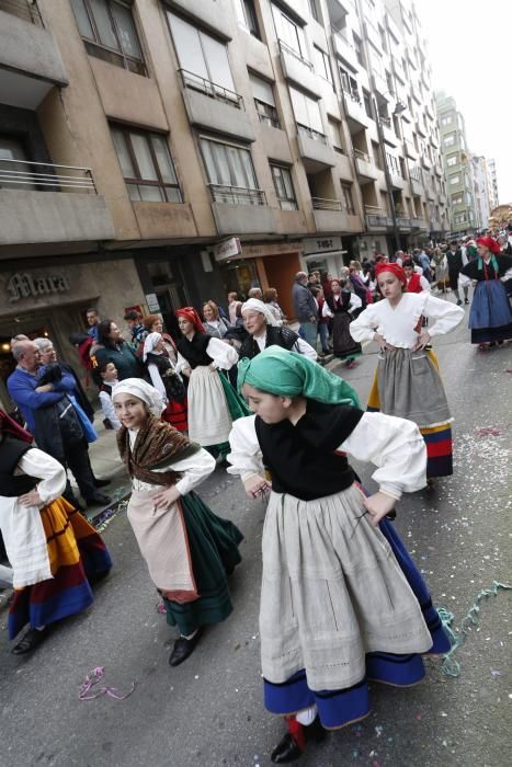 Desfile de carrozas del Día del Bollo de Avilés