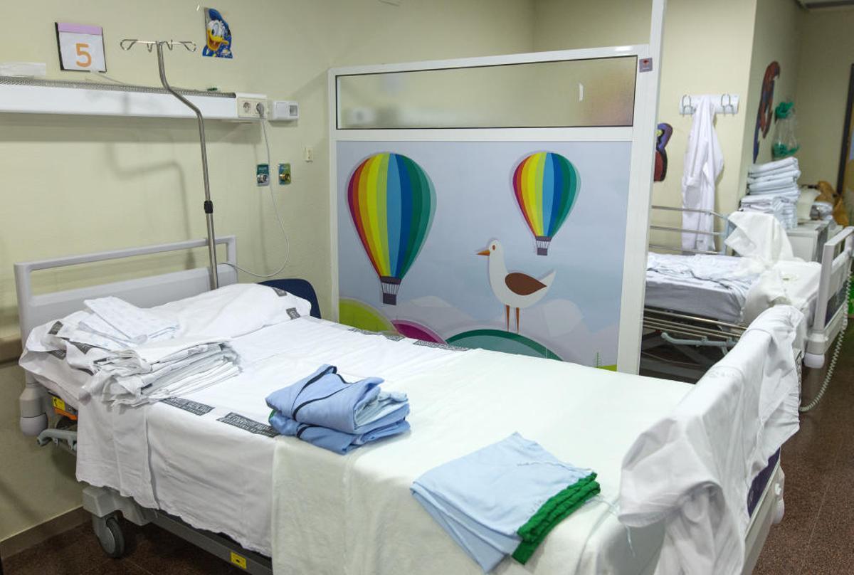El área de quirófanos infantiles ha sido decorada con colores brillantes y dibujos para reducir el estrés El área de quirófanos infantiles ha sido decorada con colores brillantes y dibujos para reducir el estrés