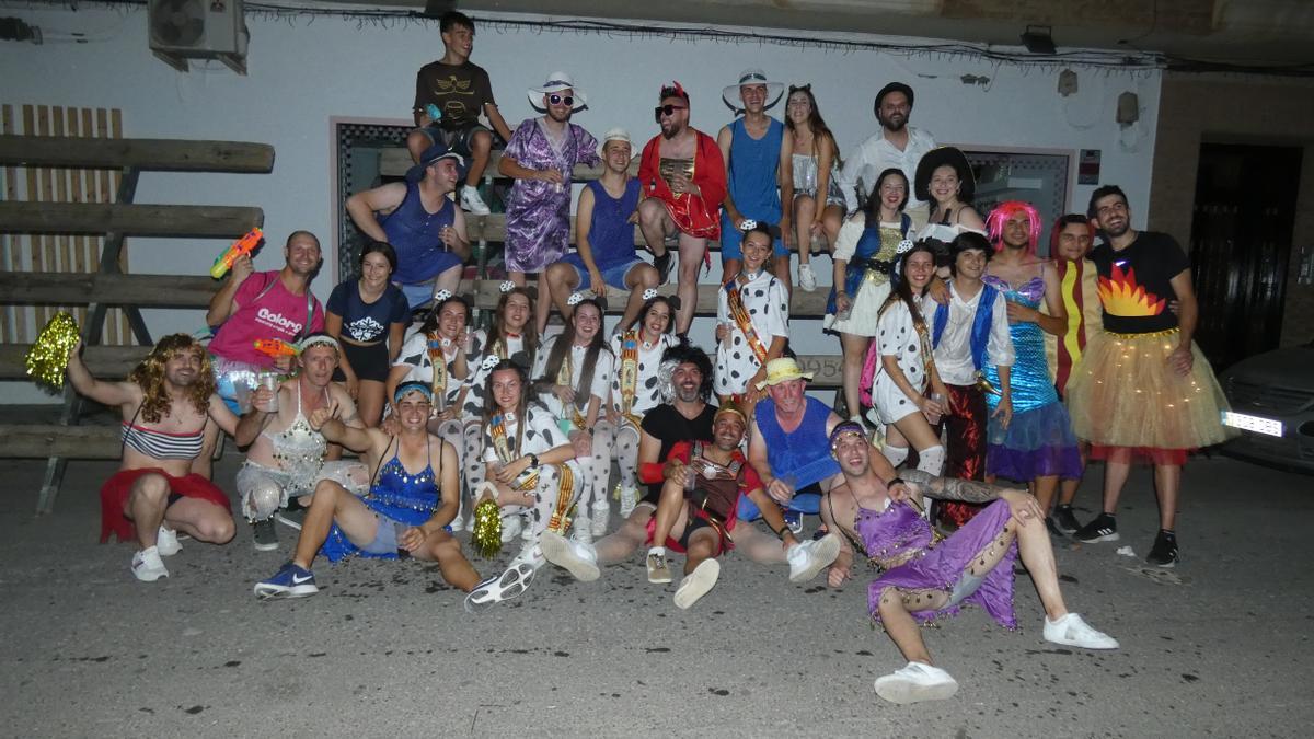 El ambiente en el barrio de Nules se impregnó de fiesta por Sant Joan.